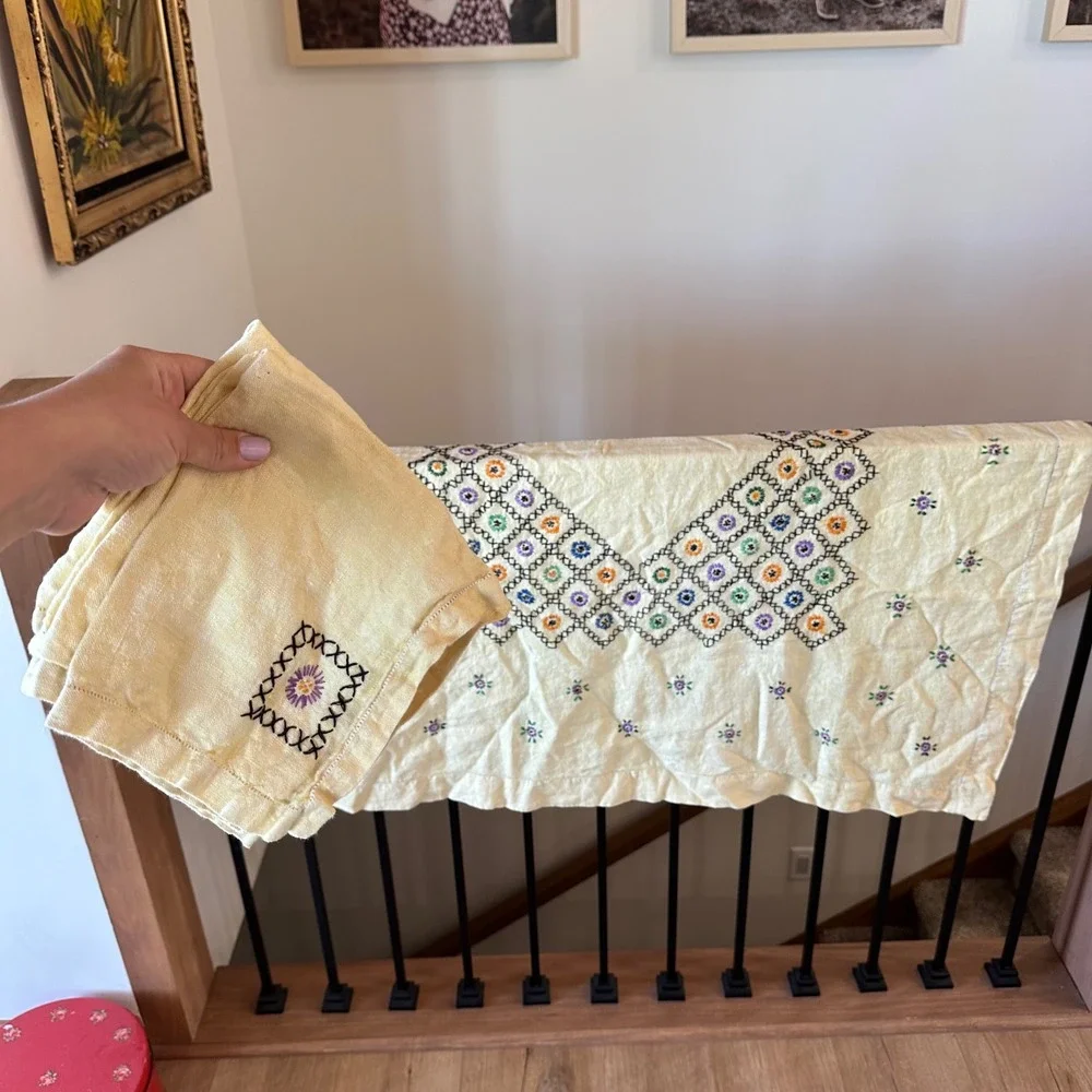 Vtg 50s Cross Stitch Tablecloth & 4 Napkins Set Yellow Floral Linen Cottagecore